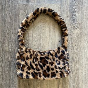 Y2K- Faux fur leopard shoulder bag